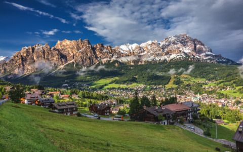Accoltellata dall’ex marito a Cortina, arresto per tentato femminicidio: donna fuori pericolo