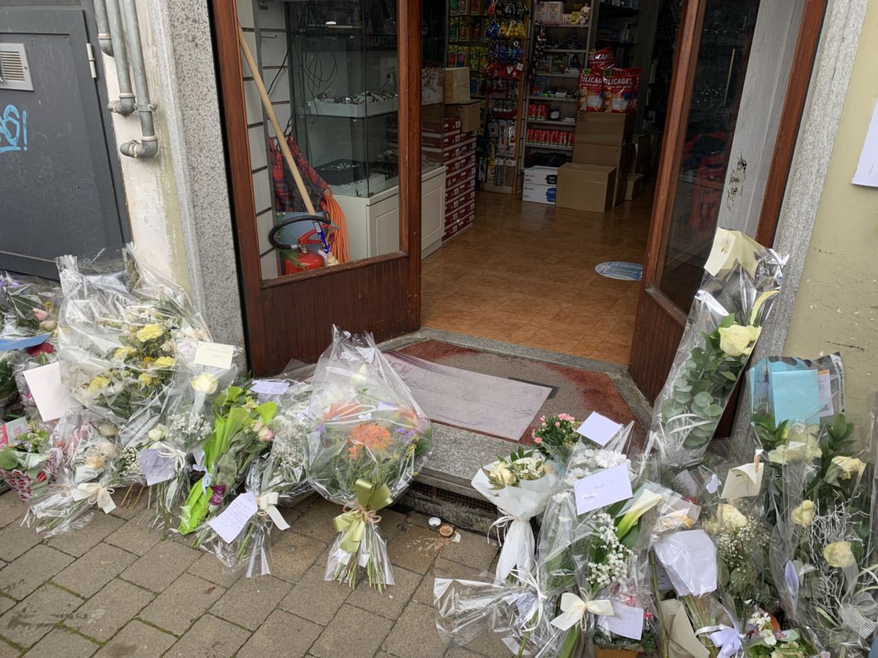 Addio ad Andrea, Volpiano unita nella solidarietà per la moglie e il figlio appena nato