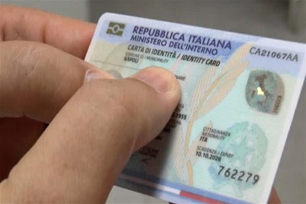 Addio alla carta d’identità cartacea, oltre 8mila legnanesi devono passare a quella elettronica