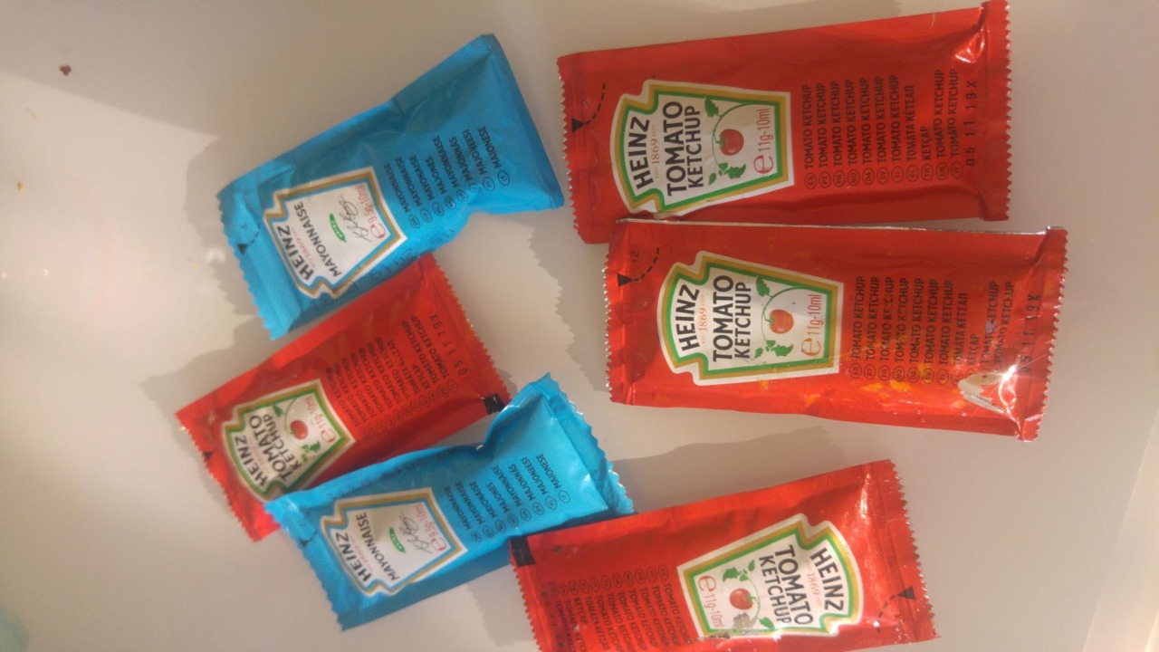 Addio alle bustine di ketchup e maionese: cosa cambia davvero con il nuovo regolamento Ue sugli imballaggi