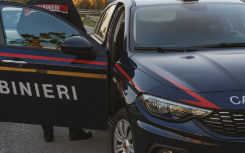 Aggredisce i polizioitti in un parco di Cremona e deruba un minore, 24enne arrestato