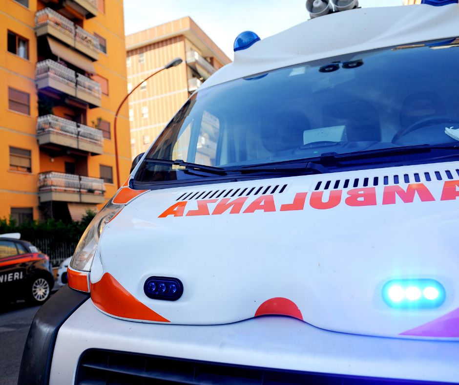 Aggressione a viterbo, donna di 53 anni picchiata a pugni: tre persone coinvolte