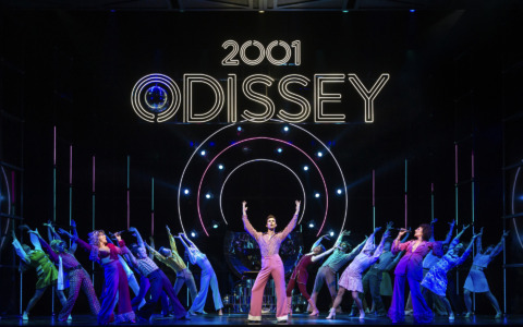 Al Teatro Sociale in scena “La febbre del sabato sera”