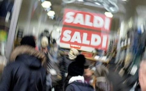 Al via i saldi invernali 2026 a Mantova: attesa una spesa media di 135 euro a persona