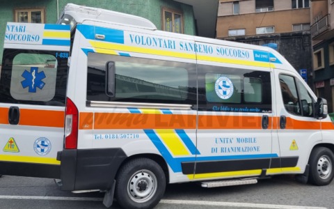 Apprensione per il milite della Misericordia investito da un’auto a Vallecrosia