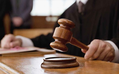 Arrestato perchè trovato in possesso di droga: riconosciuta la sua estraneità ai fatti