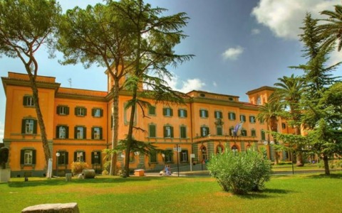 Audi contro guardrail, 4 giovani feriti