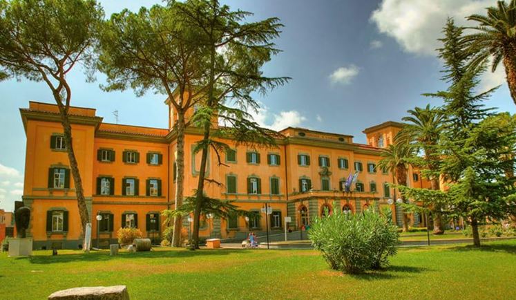 Audi contro guardrail, 4 giovani feriti