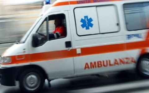 Auto fuori controllo nella notte a Ovada, due giovani feriti