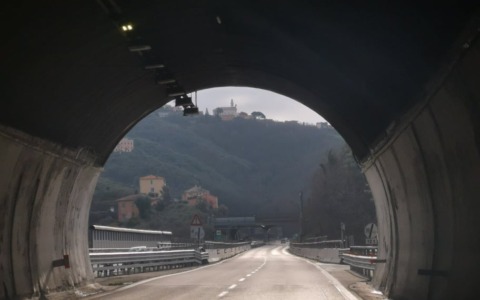 Autostrade, lunedì ripartono i cantieri in Liguria: slitta la chiusura del casello di Chiavari