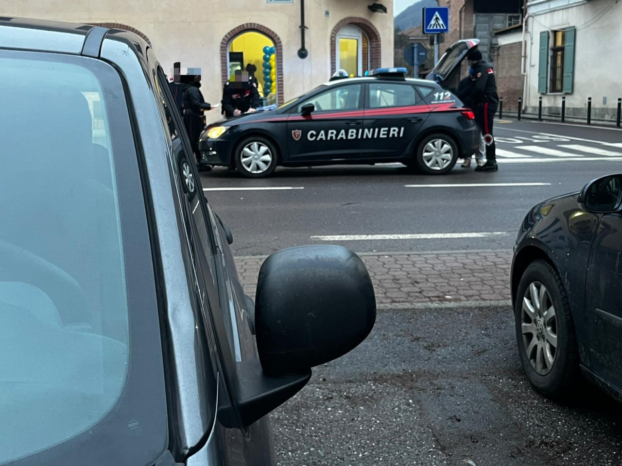 Bambina investita mentre attraversa sulle strisce pedonali