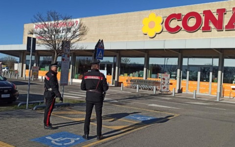 Banda del buco a mani vuote nel caveau di un supermercato  grazie all’all’allarme