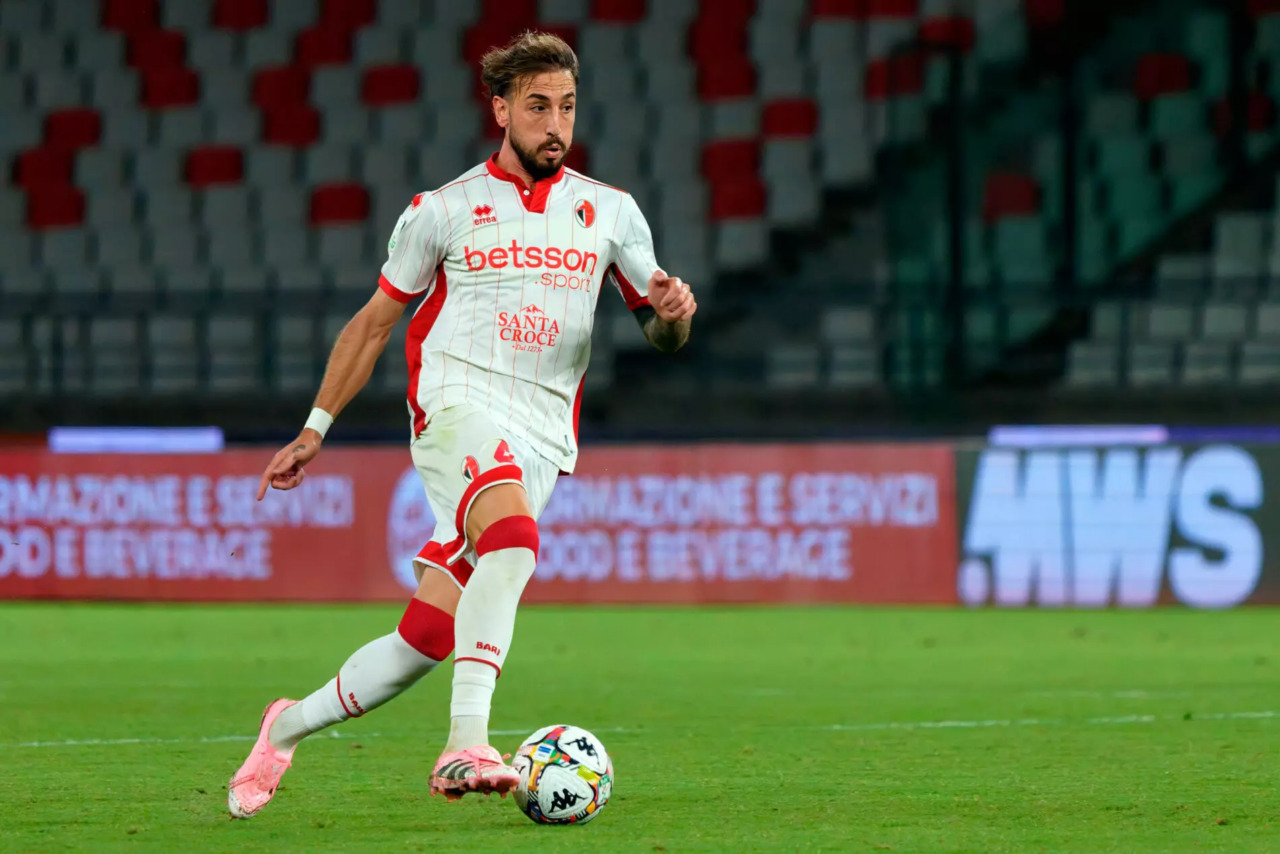 Bari, crisi in campo e fuori: minacce social alla moglie di Castrovilli