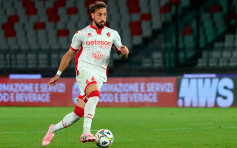 Bari, crisi in campo e fuori: minacce social alla moglie di Castrovilli