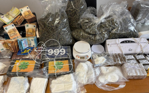 Box trasformato in centrale di spaccio: arrestato pusher con 19 chili di droga