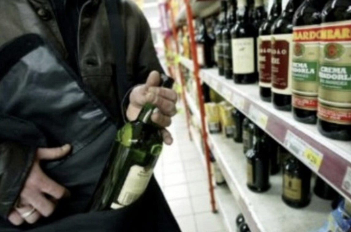 Brescia, rapina l’Esselunga e ruba all’Italmark: 24enne finisce in manette