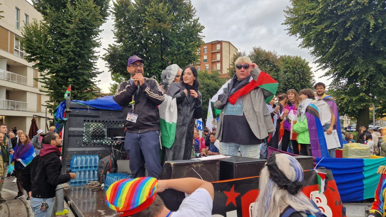 Brianza Pride e via Frocis: “Il sindaco di Lesmo chieda scusa e partecipi alla via Crucis”