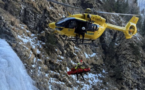 Cadute sul ghiaccio e tra le nevi: doppio intervento del Soccorso alpino in poche ore