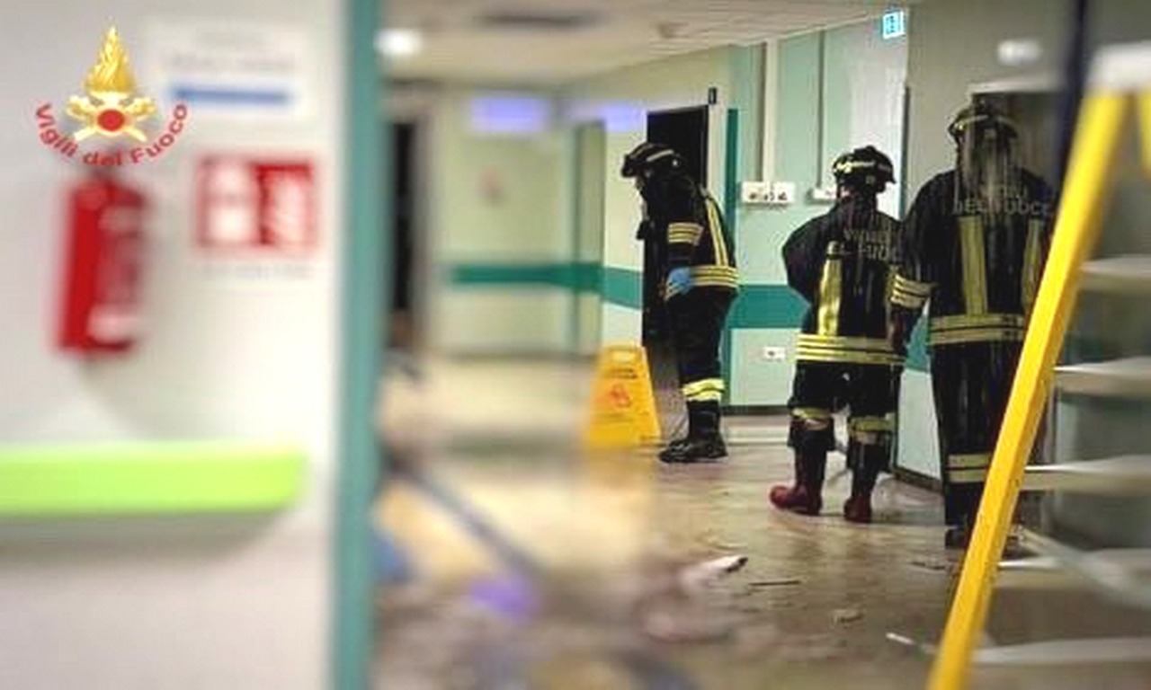 Caos al pronto soccorso dell’ospedale di Lodi: allagamento e un ascensore fuori uso
