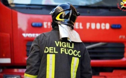 Capodanno, notte di incendi e scontri