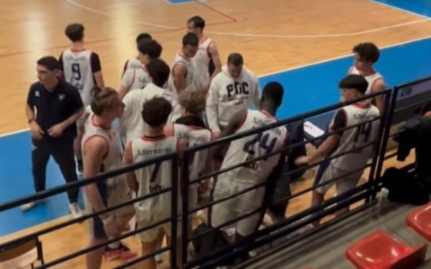 Che avvio di playoff per Cantù Under17 che travolge Seregno 104-64 e vola ai quarti di finale