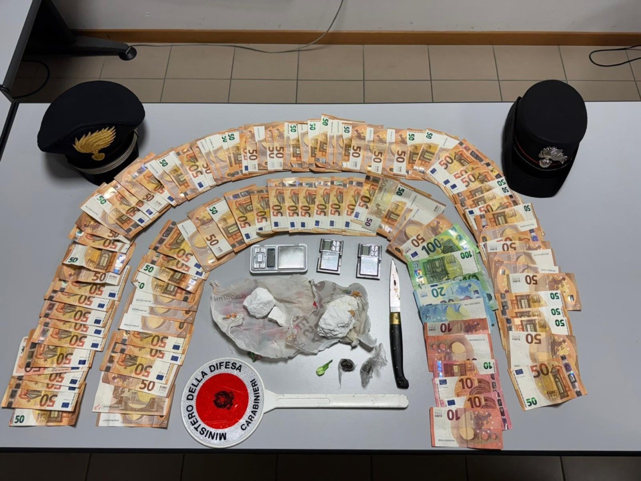 Controlli contro lo spaccio a Cene e Costa Volpino: arrestata una 47enne, denunciato un 35enne