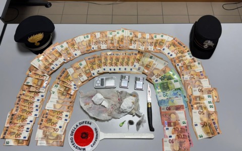 Controlli contro lo spaccio a Cene e Costa Volpino: arrestata una 47enne, denunciato un 35enne