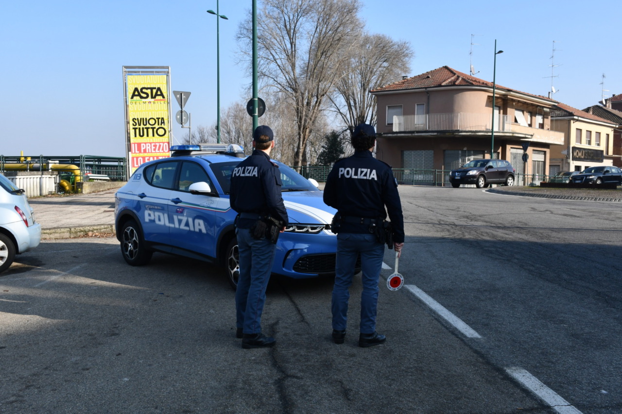 Controlli della Polizia in zona industriale a Casale Monferrato: sequestrati 1,6 grammi di cocaina