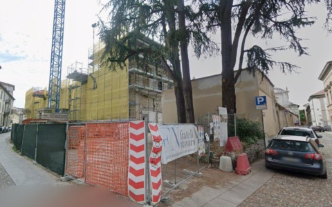 Crolla un ponteggio al cantiere dell’ex Mondino: operaio 57enne in ospedale
