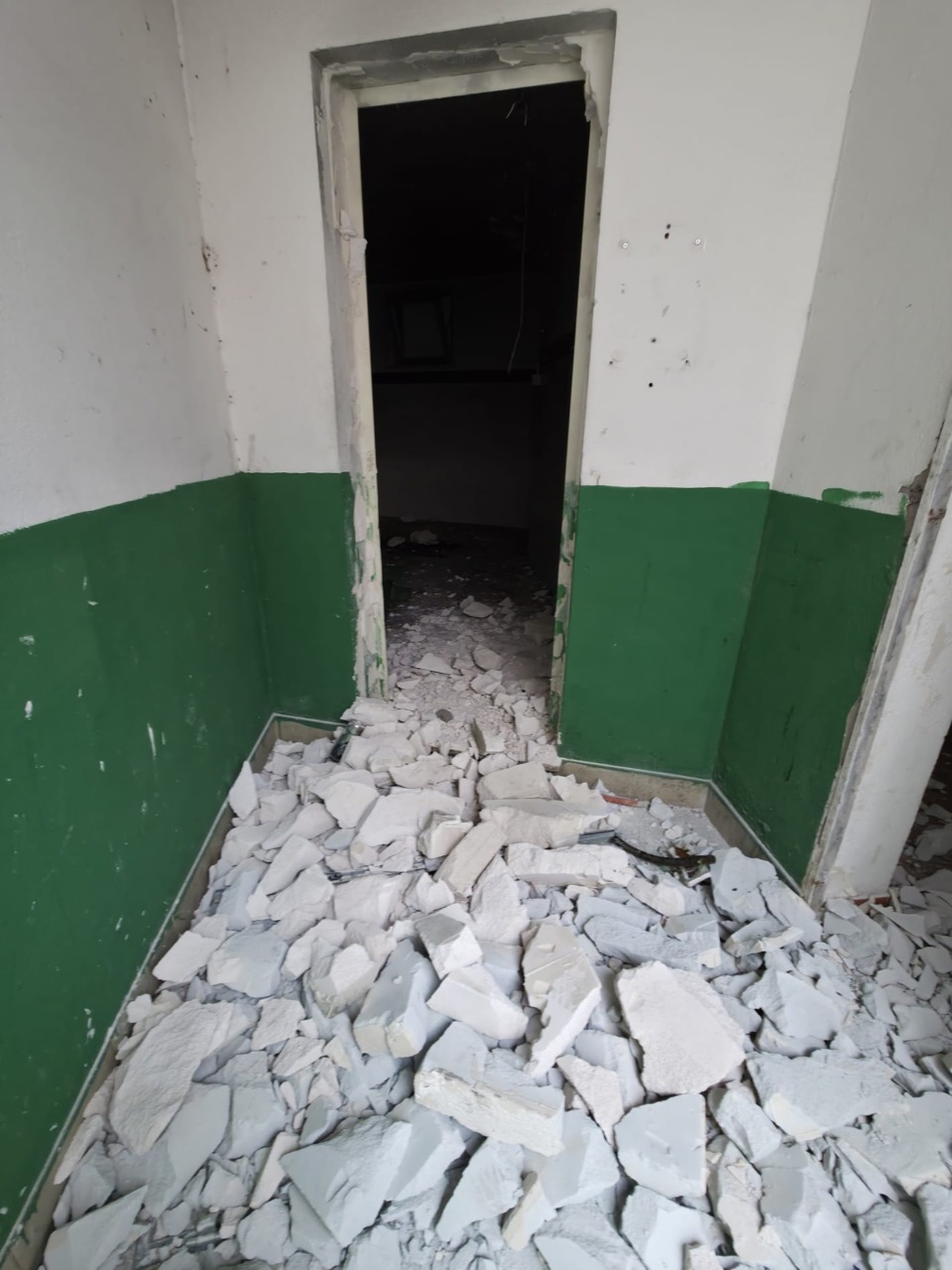 Danni al campo “Falasche” con il martello pneumatico, il sindaco: “Non ci faremo intimidire”