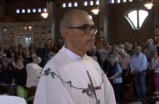 Dopo il suicidio dei coniugi Carlomagno il paese chiede il silenzio: “No alla violenza del giudizio sociale”