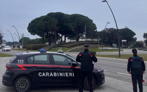 Dopo la fine della storia, l’ex continua a perseguitarla con telefonate e messaggi da profili social fake