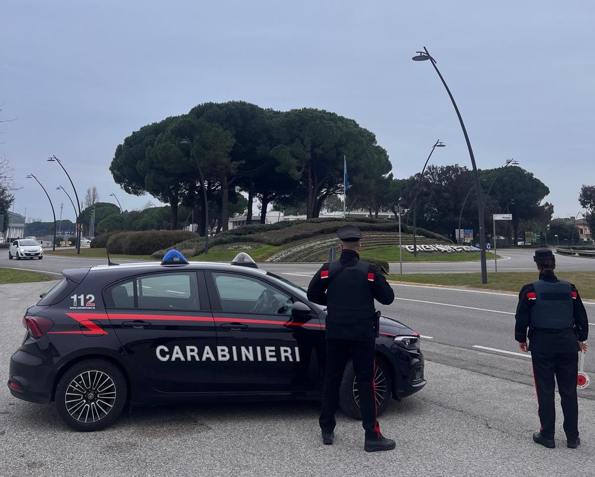 Dopo la fine della storia, l’ex continua a perseguitarla con telefonate e messaggi da profili social fake