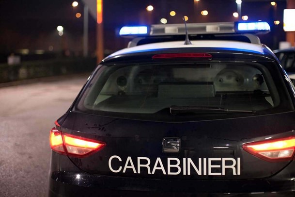 Droga nascosta in un barattolo in cucina, denunciato un 42enne