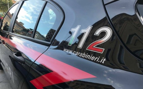 Due truffatori sottraggono 82mila euro a un anziano,  arrestati dai carabinieri