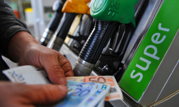 Effetto accise sui carburanti, gasolio più caro della benzina per la prima volta dal 2022