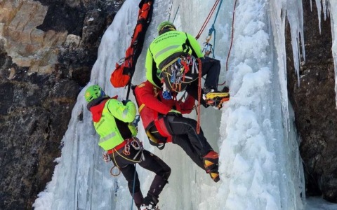 Esercitazione su cascate di ghiaccio in Val Gerola per la 19annovesima delegazione del Soccorso Alpino