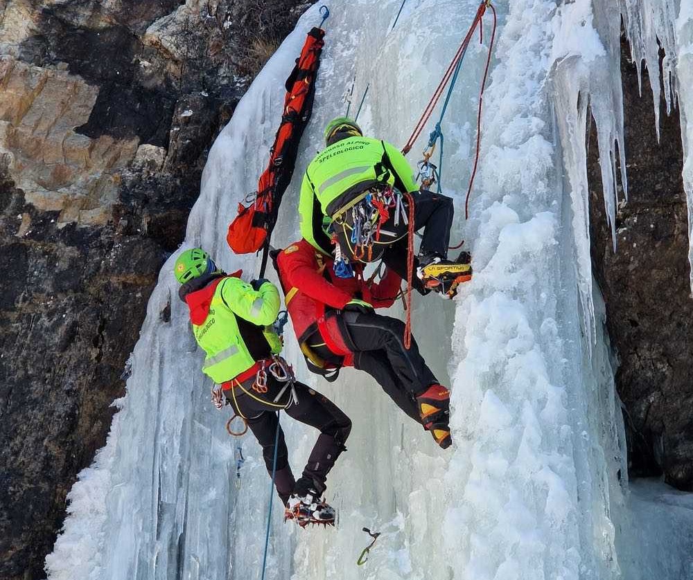 Esercitazione su cascate di ghiaccio in Val Gerola per la 19annovesima delegazione del Soccorso Alpino