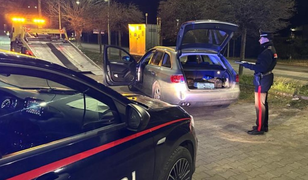 Fermato a Broni nel bagagliaio dell’auto spunta una mazza da baseball in alluminio