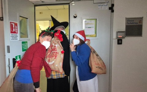 Fondazione Ospedale Salesi. La Befana dona calze e sorrisi ai piccoli ricoverati