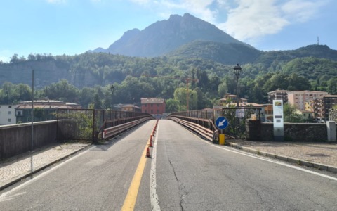 Fratelli d’Italia: “Il Ponte Azzone Visconti in uscita va aperto h24”