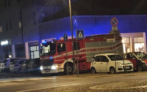 Fuga di gas in centro, allarme a Chiari: tecnici e pompieri al lavoro
