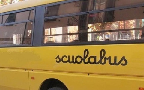 Ha abusato di tre bambine: autista di uno scuolabus condannato a 13 anni