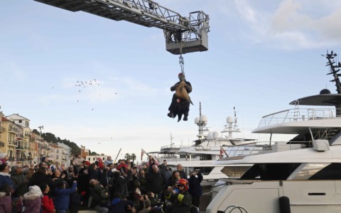 I Vigili del Fuoco salvano la Befana