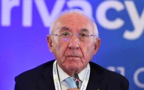 Il Garante Privacy: “Niente dimissioni, andiamo avanti”. Rischio di danno erariale