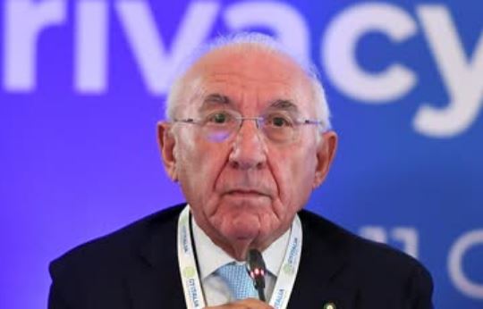 Il Garante Privacy: “Niente dimissioni, andiamo avanti”. Rischio di danno erariale