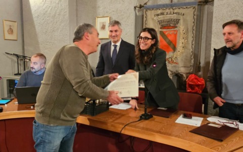 Il paese saluta lo storico operatore comunale: in pensione dopo 29 anni