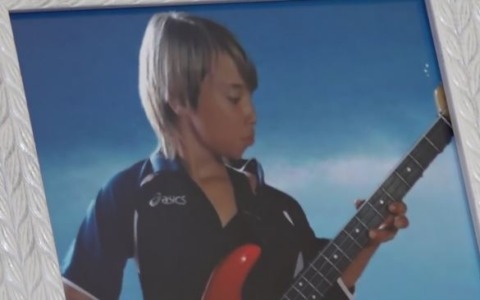 Il suicidio di Paolo Mendico, sospesa la preside dell’istituto Pacinotti. Il 14enne scriveva: “Anche la prof mi bullizza”