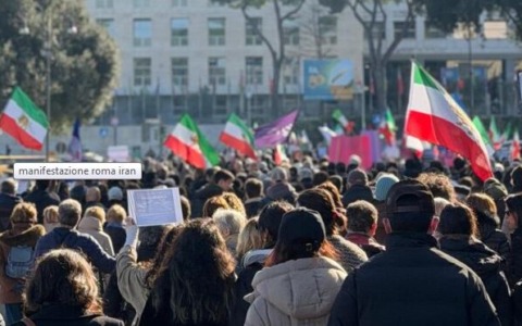 In centinaia al corteo per la libertà in Iran