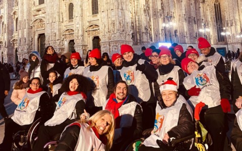 In piazza Duomo lo spettacolo “Rejoice and Friends 2026” con l’emozionante performance dell’associazione “Ugualmente Artisti”
